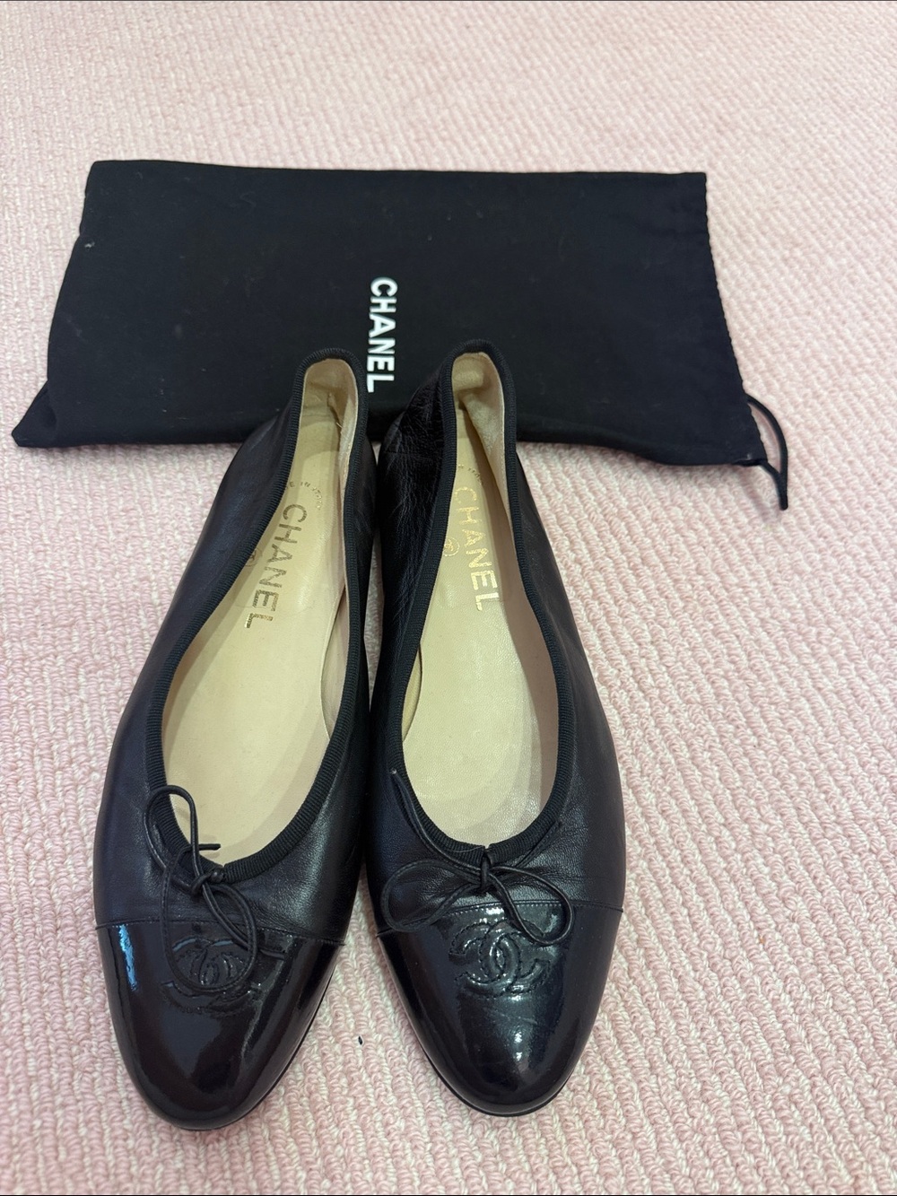 CHANEL Black Patent Cap-Toe Logo Ballet Flats